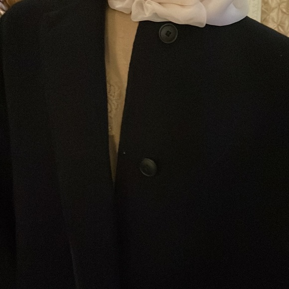 This 100 % wool Helmut Lang coat has many gorgeous details straight line - Picture 5 of 11